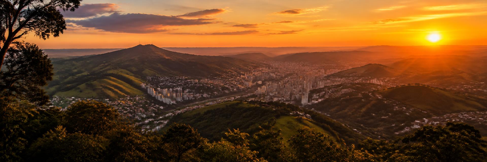 Vista de Juiz de Fora ao entardecer